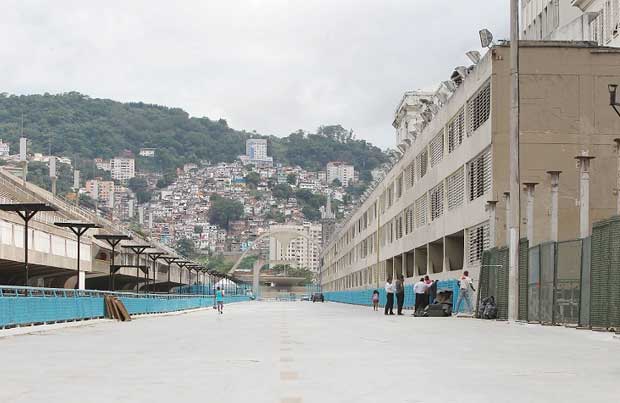 Contra Aedes aegypti, Rio faz fumacê na Passarela do Samba