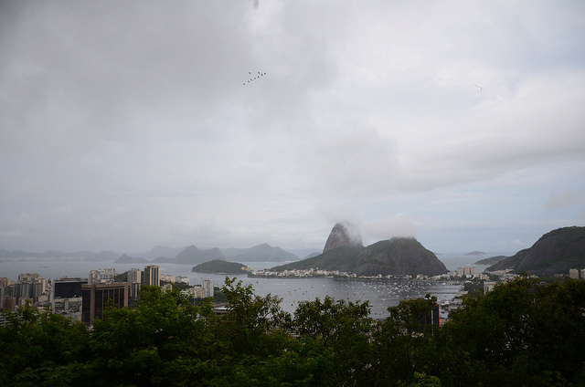 Depois do sol… Temperaturas caem e frente fria traz chuva para o Rio