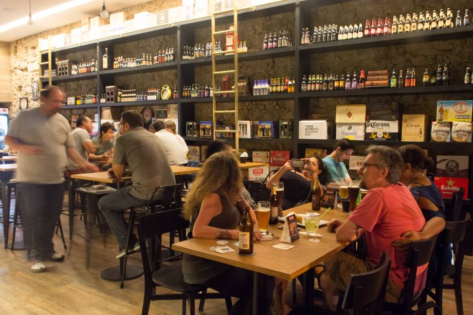 Cervejas e hambúrgueres artesanais embalados por rock: aposta do Casarão 1903 Cervejas e hambúrgueres artesanais embalados por rock: aposta do Casarão 1903