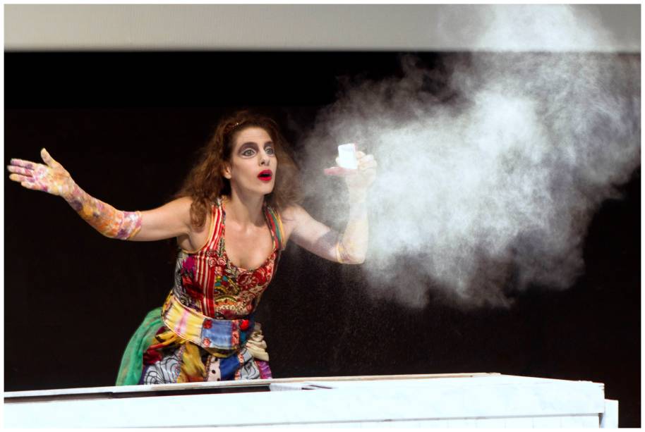 Eugênia: monólogo traz Gisela de Castro no papel de mulher que foi amante de dom João VI Eugênia: monólogo traz Gisela de Castro no papel de mulher que foi amante de dom João VI