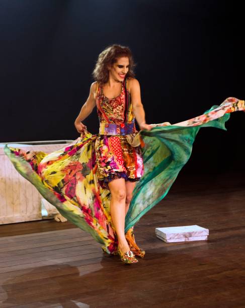 Eugênia: monólogo traz Gisela de Castro no papel de mulher que foi amante de dom João VI Eugênia: monólogo traz Gisela de Castro no papel de mulher que foi amante de dom João VI