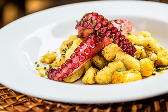 Prime rib (350 gramas): R$ 79,00, com uma guarnição Prime rib (350 gramas): R$ 79,00, com uma guarnição