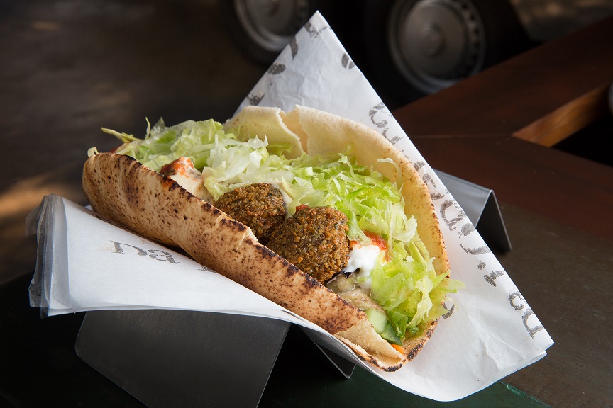 Faláfel no pão pita Faláfel no pão pita