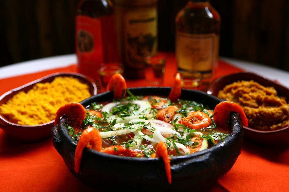 Moqueca de Camarão com leite de coco e azeite de dendê