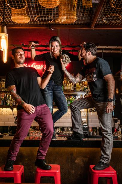 Marcio Barros, Aline tavares e Pedro Aliperti: sócios do Caverna Marcio Barros, Aline tavares e Pedro Aliperti: sócios do Caverna