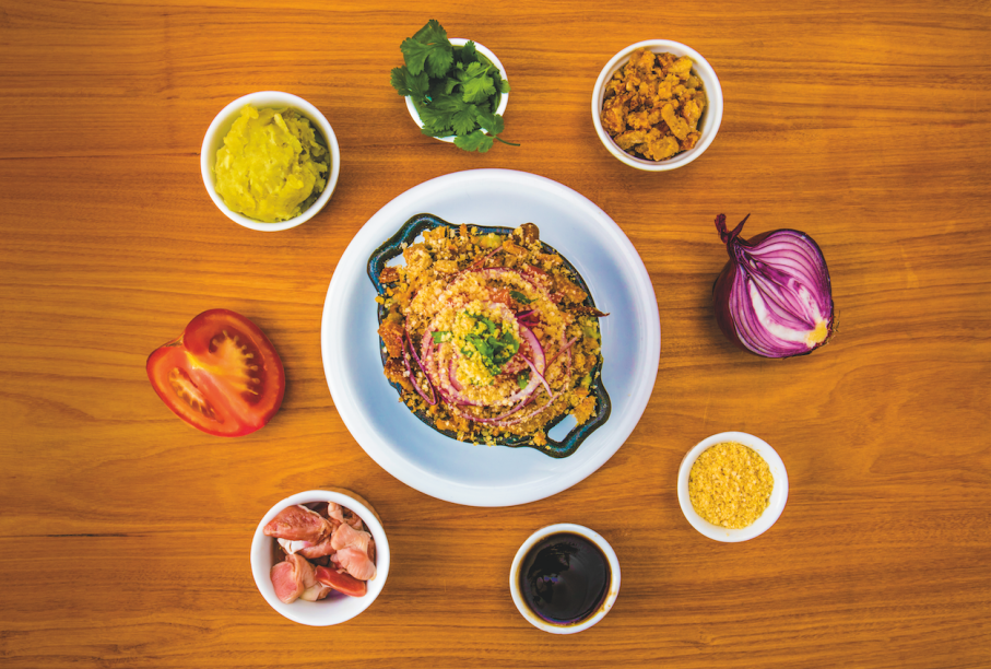 Moela, tomate, cebola-roxa, alho, coentro, torresmo, quinoa e temperos asiáticos com purê de batata-doce: receita de sucesso Moela, tomate, cebola-roxa, alho, coentro, torresmo, quinoa e temperos asiáticos com purê de batata-doce: receita de sucesso