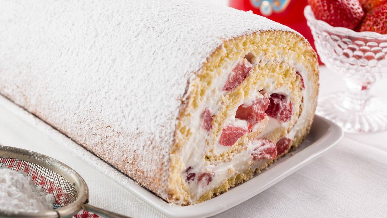 torta-cia_rocambole-de-morango_foto-tomas-rangel.jpeg