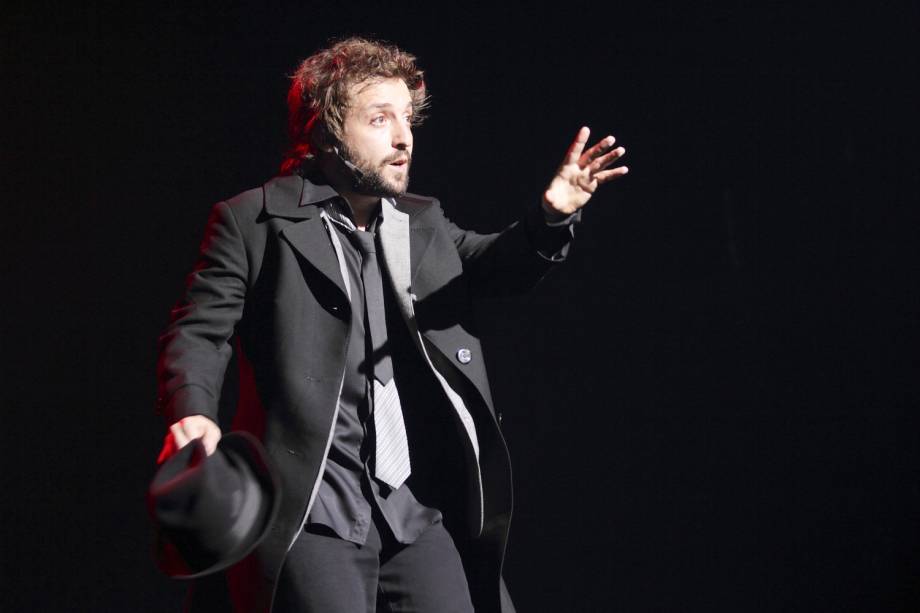 Uma Noite na Lua: monólogo com Gregorio Duvivier, em atuação de primeira linha Uma Noite na Lua: monólogo com Gregorio Duvivier, em atuação de primeira linha