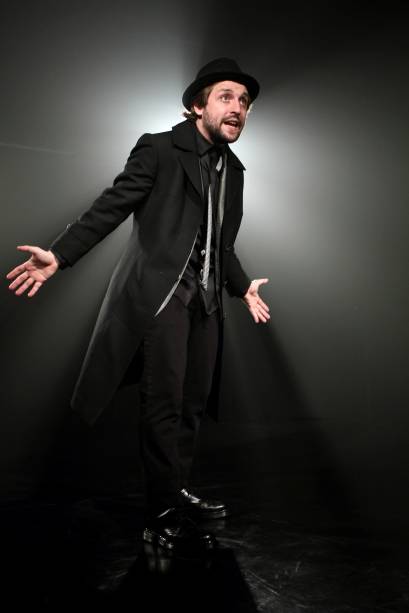 Uma Noite na Lua: monólogo com Gregorio Duvivier, em atuação de primeira linha Uma Noite na Lua: monólogo com Gregorio Duvivier, em atuação de primeira linha