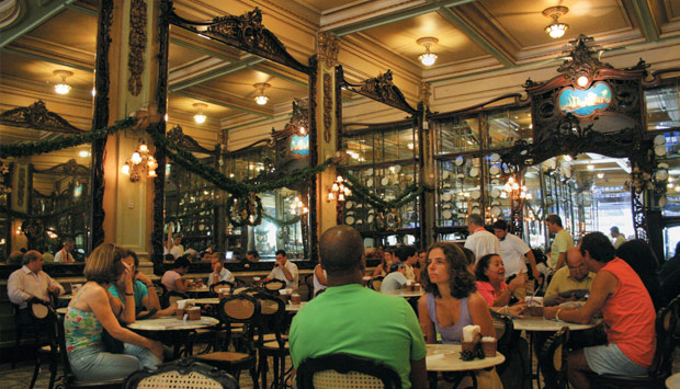 Confeitaria Colombo lança novo cardápio para o chá da tarde