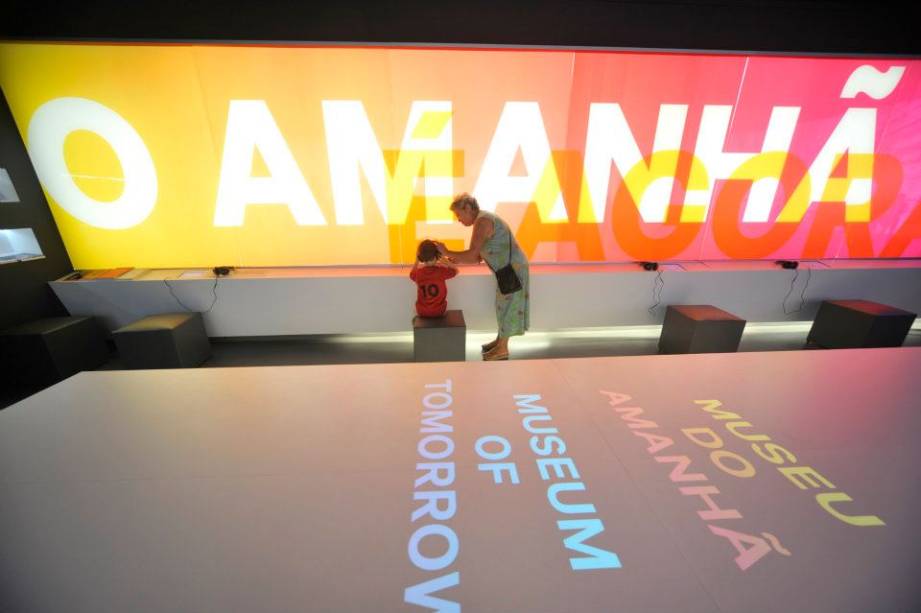 Dá uma prévia do que será o Museu do Amanhã, em construção na região do Porto. O espaço abriga depoimentos de pesquisadores e cientistas renomados, e projeções, com museografia assinada pelo argentino Andrés Clerici - diretor artístico do museu<br>