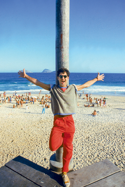 Leblon ganha estátua em homenagem a Cazuza