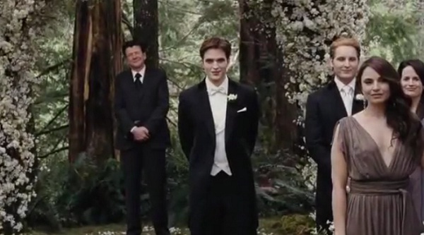 Edward espera Bella no altar<br> Edward espera Bella no altar<br>