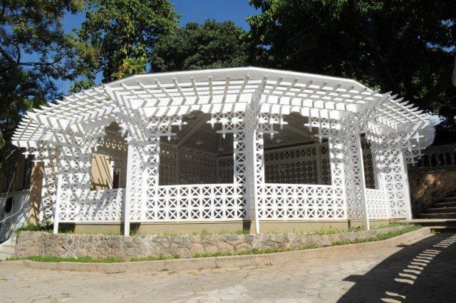 Construído em 1905, era o local onde os pesquisadores faziam suas refeições. Estava deteriorado até passar por uma restauração em 2011<br> Construído em 1905, era o local onde os pesquisadores faziam suas refeições. Estava deteriorado até passar por uma restauração em 2011<br>