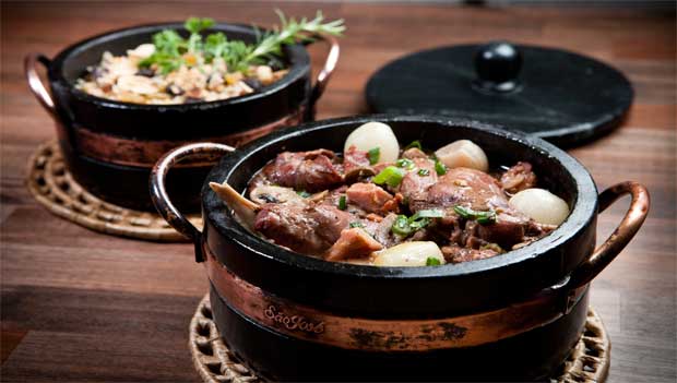 Coelho ao bourgnon e arroz integral com cereais: R$ 58,00,<br>