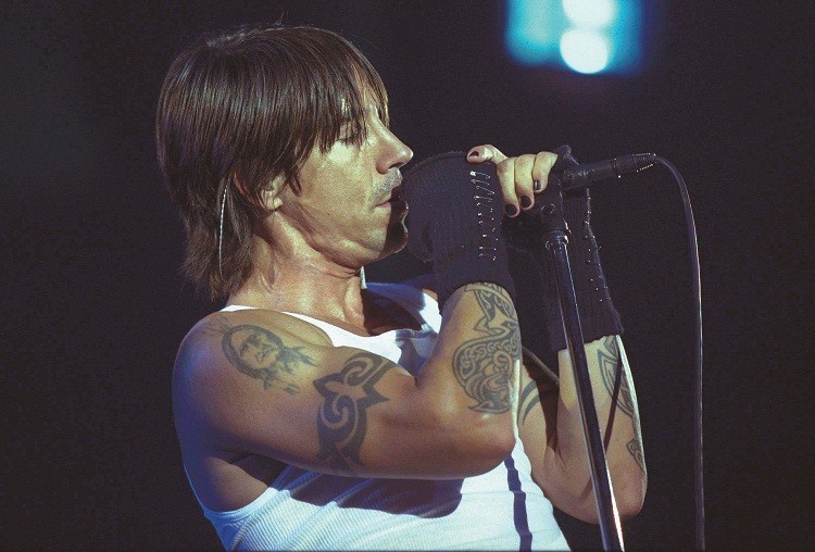 O vocalista Anthony Kiedis, que já teve sua fase loira, vai se apresentar no Rock in Rio 2011 moreno como na foto<br> O vocalista Anthony Kiedis, que já teve sua fase loira, vai se apresentar no Rock in Rio 2011 moreno como na foto<br>