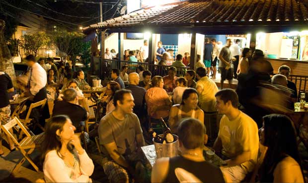 Quitutes e chope por R$ 1,95 fazem do Bar du Bom atração concorrida<br> Quitutes e chope por R$ 1,95 fazem do Bar du Bom atração concorrida<br>