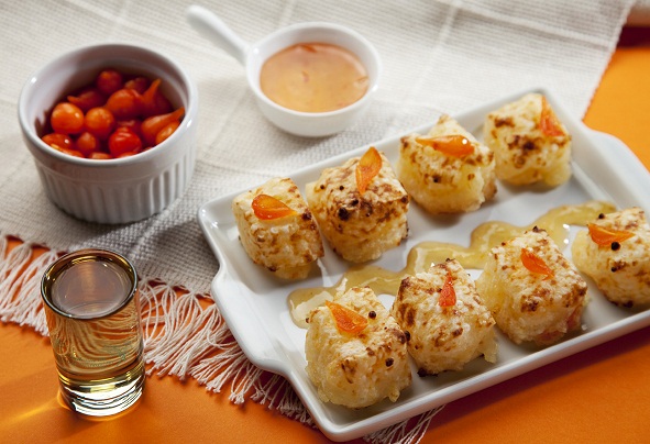 Cubinhos de tapioca com queijo de coalho e geleia de pimenta (R$ 16,30)<br> Cubinhos de tapioca com queijo de coalho e geleia de pimenta (R$ 16,30)<br>