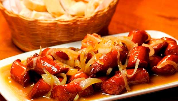 Linguicinha caramelada ao molho de mel e laranja (R$ 18,00)<br> Linguicinha caramelada ao molho de mel e laranja (R$ 18,00)<br>