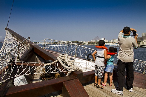 O trajeto de 1 quilômetro até a Ilha Fiscal tem vista maravilhosa para a Baía<br> O trajeto de 1 quilômetro até a Ilha Fiscal tem vista maravilhosa para a Baía<br>