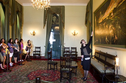 Cópia do famoso quadro reproduz a última festança organizada pela família imperial<br> Cópia do famoso quadro reproduz a última festança organizada pela família imperial<br>