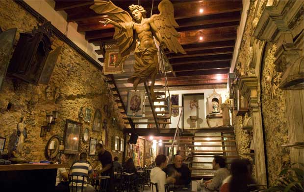 Imagens sacras são destaque na casa de jazz da Rua Lavradio<br> Imagens sacras são destaque na casa de jazz da Rua Lavradio<br>