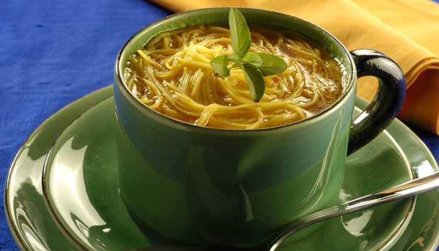 Caldos e caldinhos para espantar o frio