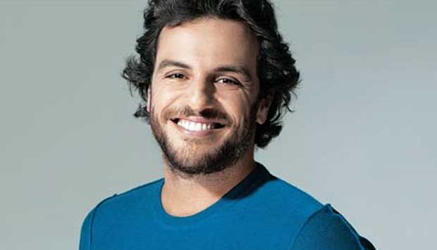 Marcelo Correa / Produção Christina Böller / Cabelo e maquiagem Edson Morales