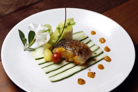 The Fabulous Amazon: lombo de pirarucu caramelizado no missô, mel e laranja em leve salgadura.<br> The Fabulous Amazon: lombo de pirarucu caramelizado no missô, mel e laranja em leve salgadura.<br>