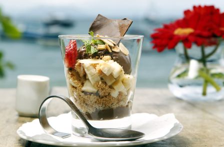 Sobremesa: cremoso de chocolate com banana prata e crumbles de amêndoas.<br> Sobremesa: cremoso de chocolate com banana prata e crumbles de amêndoas.<br>