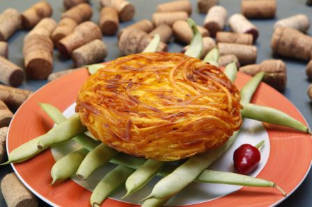 Batata rostie de filé mignon ao molho madeira com champignon e queijo cheddar.<br> Batata rostie de filé mignon ao molho madeira com champignon e queijo cheddar.<br>