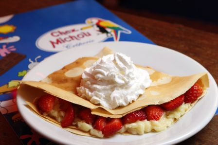 Crepe de morango com chantilly e creme patissière.<br> Crepe de morango com chantilly e creme patissière.<br>