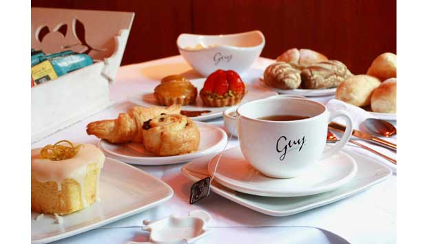 Na charmosa varanda, o chá da tarde é servido em duas opções: nacional e importado<br> Na charmosa varanda, o chá da tarde é servido em duas opções: nacional e importado<br>