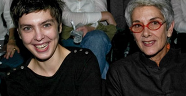 Morre filha de Vinicius de Moraes, a cineasta Suzana de Moraes, esposa da cantora Adriana Calcanhoto. “Morreu de mãos dadas comigo”, disse Adriana