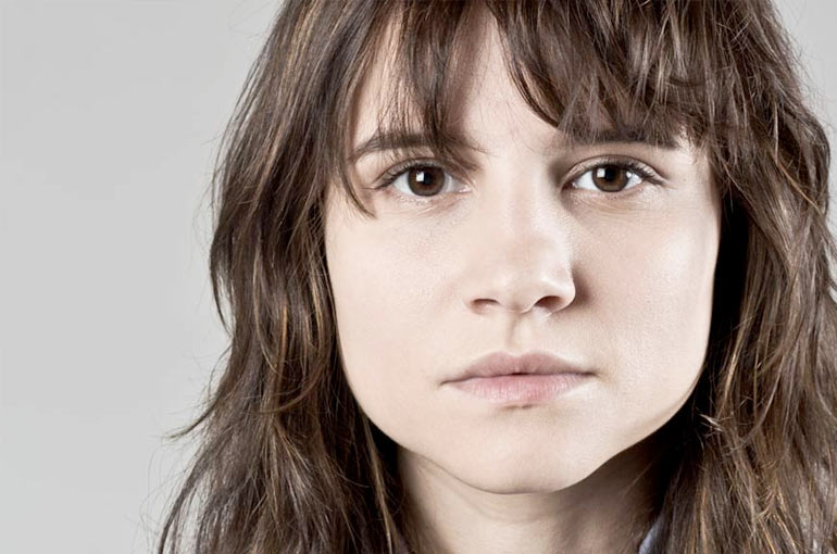 Netflix vai produzir sua primeira série brasileira, com Bianca Comparato e João Miguel