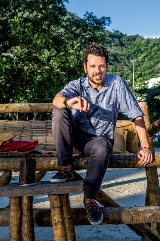 Letícia Colin fala sobre cenas quentes com Bruna Marquezine na TV