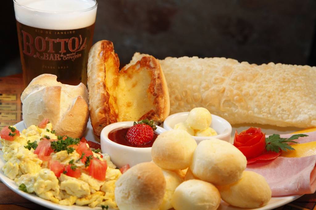 Café da manhã e cerveja? Por que não?