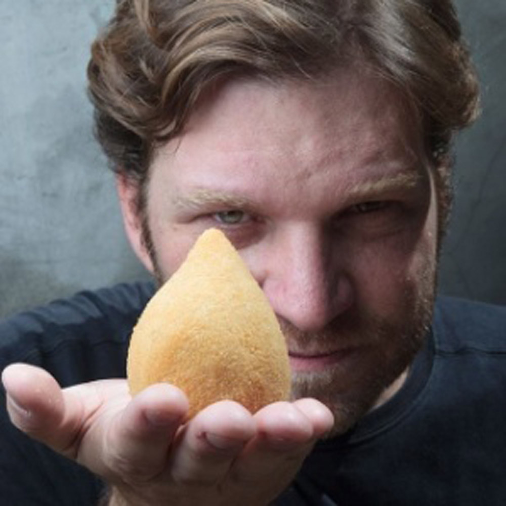 Famosa coxinha de Carlos Bertolazzi é atração no Comedoria neste sábado (2)! Saiba mais