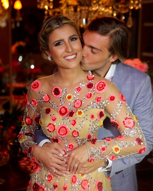 Neta do saudoso Chacrinha, Dandynha Barbosa revela detalhes de seu casamento de princesa em novembro