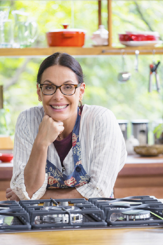 Anitta fala sobre novo álbum, feito com o mesmo diretor criativo de Madonna, e comenta polêmicas