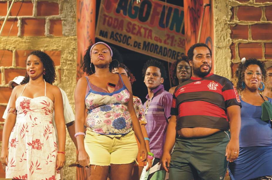 Parte do elenco do espetáculo: musical aborda o dia a dia de personagens típicos de favelas Parte do elenco do espetáculo: musical aborda o dia a dia de personagens típicos de favelas