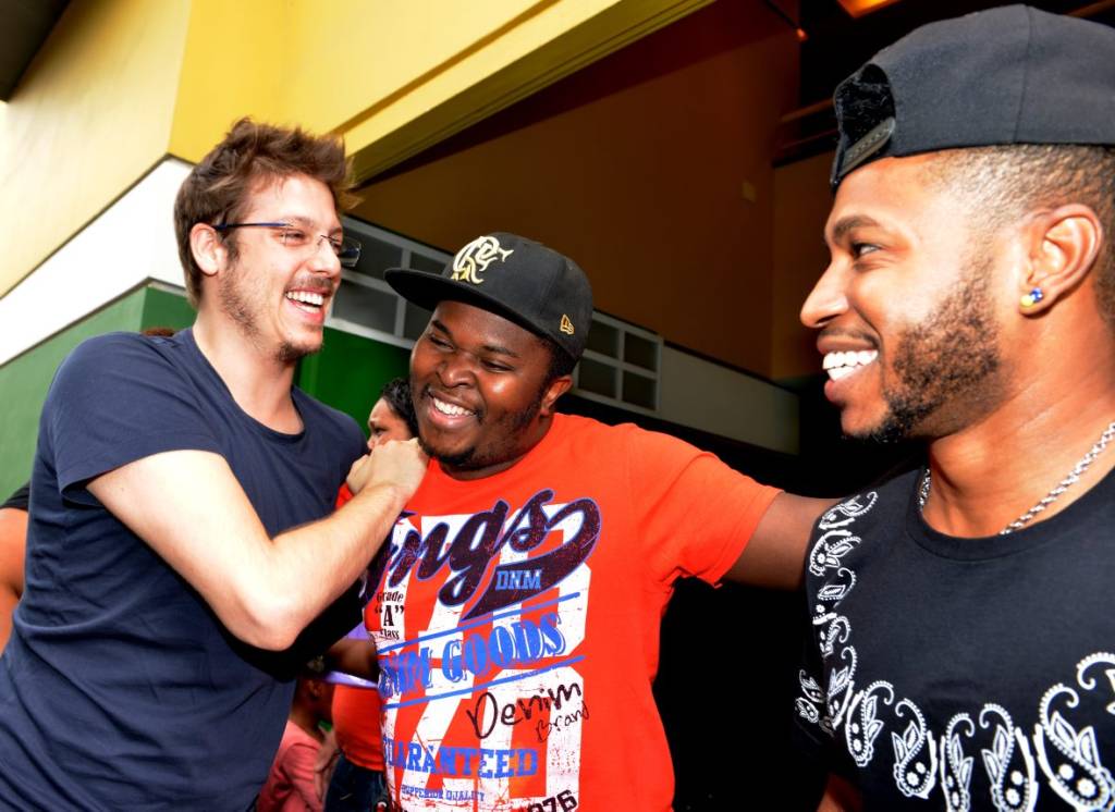 Fábio Porchat participa de festa para receber a bandeira que simboliza meta da ONU para o Brasil: reduzir desigualdades