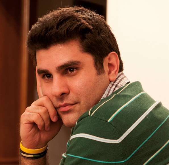 Uma conversa com o iraniano Nassim Soleimanpour, autor de Coelho Branco, Coelho Vermelho, atração no Tempo_Festival