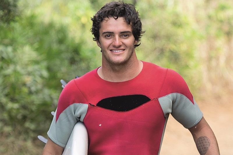 Pedro Calado se destaca, aos 20 anos, como surfista de ondas gigantes e concorre ao Oscar do surf