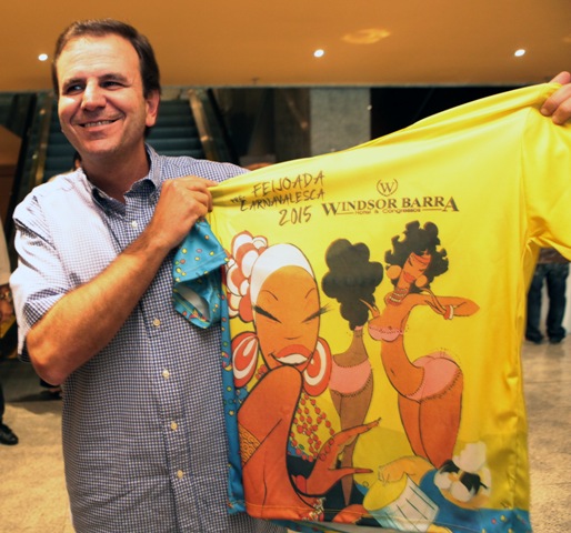 Prefeito Eduardo Paes aparece em feijoada de Carnaval durante o expediente