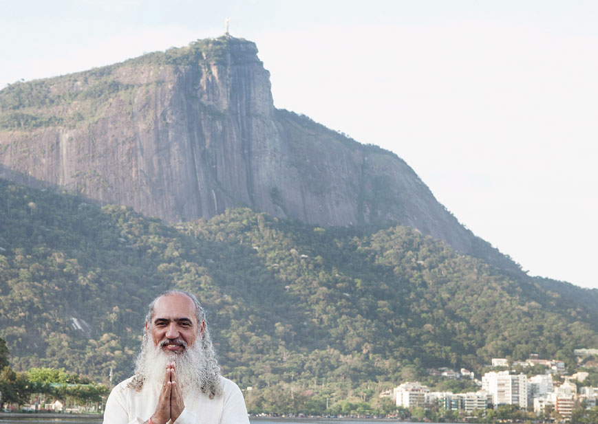 Líder espiritual Prem Baba quer levar meditação às escolas do Rio e salvar a Lagoa da poluição