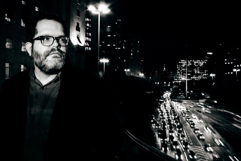 Romulo Fróes, hoje, de graça, no Castelinho