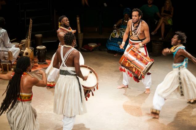 Salina (A Última Vértebra): produção da Amok Teatro Salina (A Última Vértebra): produção da Amok Teatro