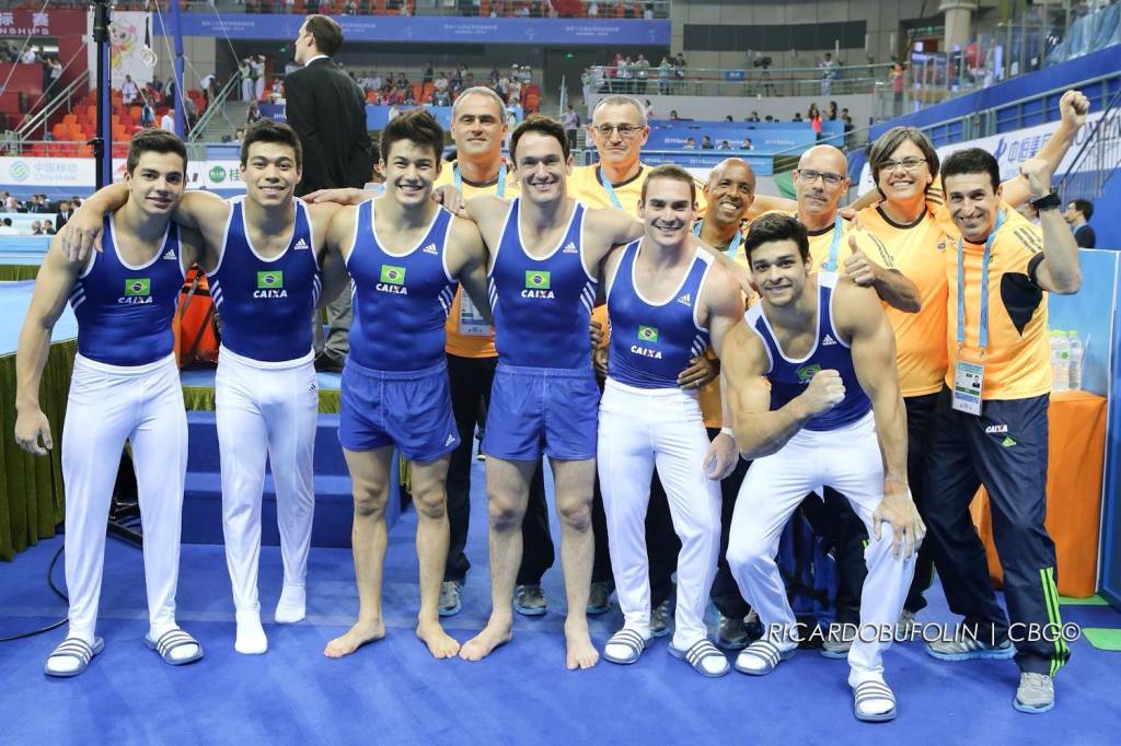 Seleção brasileira de ginástica artística masculina comemora classificação para a Olimpíada 2016
