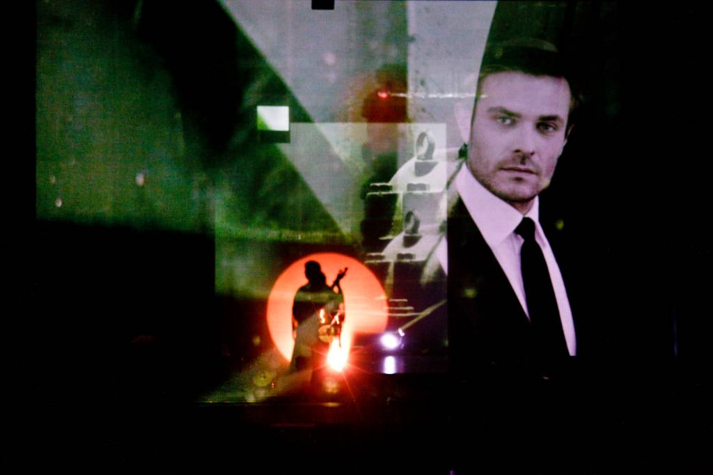 Sombras — A Nossa Tristeza É uma Imensa Alegria